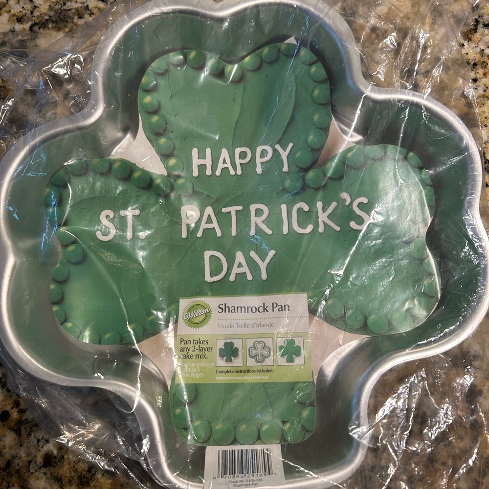 Wilton Green Shamrock Baking Pan